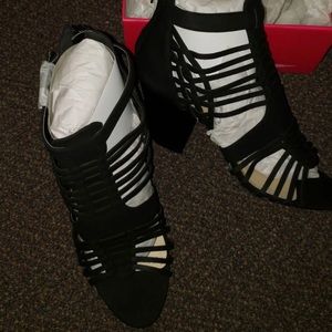 Bootie/sandal with heel 11